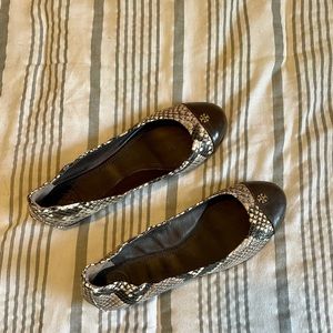 GUC Tory Burch York Brown Snakeskin Flats size 6